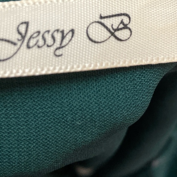 Beautiful floral top - Picture 4 of 5